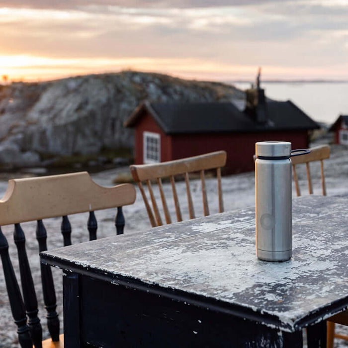 Wallas Nordic DT Diesel Blower Cooker 12V SS with Blower Lid on a table with a scenic background.