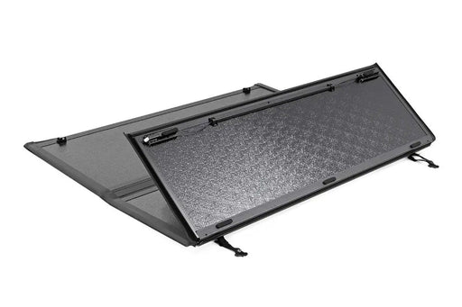 Hard Low Profile Bed Cover Chevy/GMC Sierra 1500 (19-26)/Silverado 1500 (19-26) – view 1