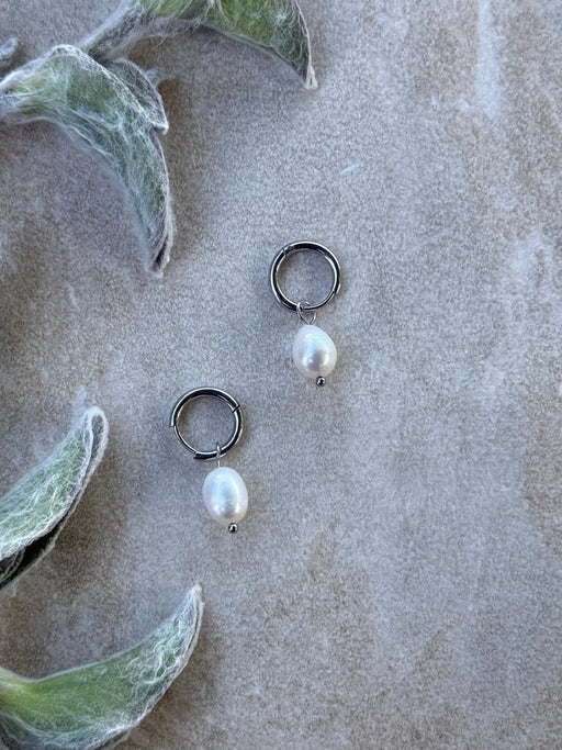 Tahana Jewellery Huggies Heitiki Pearl Silver Huggies Heitiki Pearl Silver Huggies
