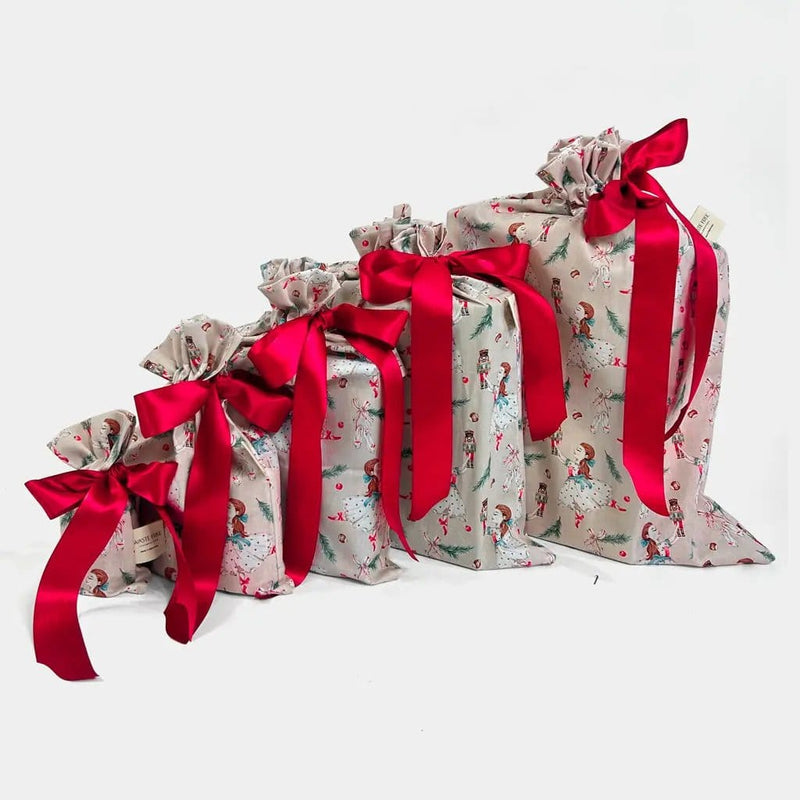 Nutcracker Clara Tanzt (Reusable Gift Bag Set) – view 3