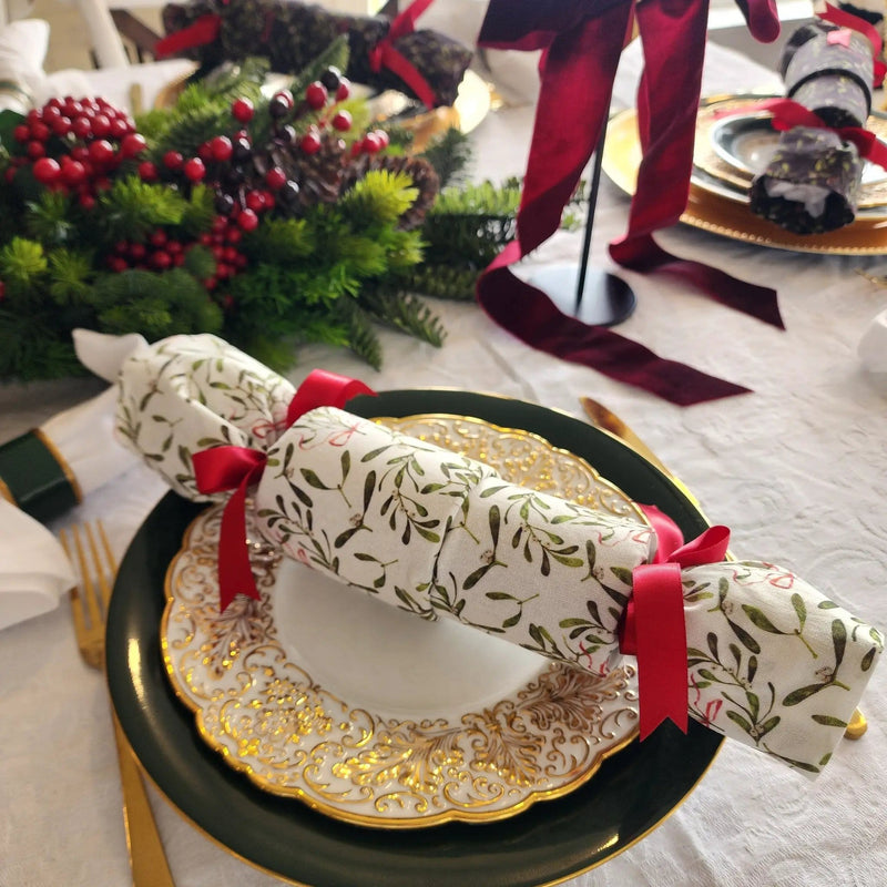 Waste Free Celebrations Christmas Crackers Mistletoe (6 Reusable Crackers) Mistletoe (6 Reusable Crackers)
