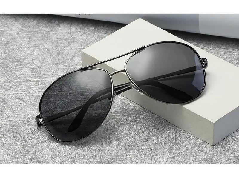 HD Polarized Lens Sunglasses Anti-Blue Ray Hydrophobic with Case – view 3
