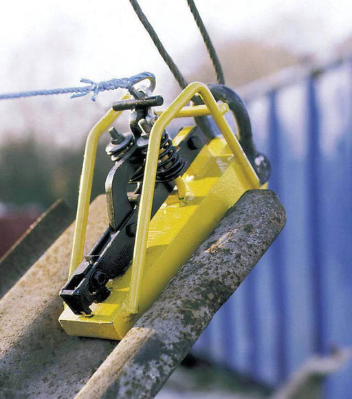 Camlok Pile Pitching Clamp CP5 5.0T WLL 35mm Slot Heavy Duty Sheet Pile Lifting Tool for Construction Pros