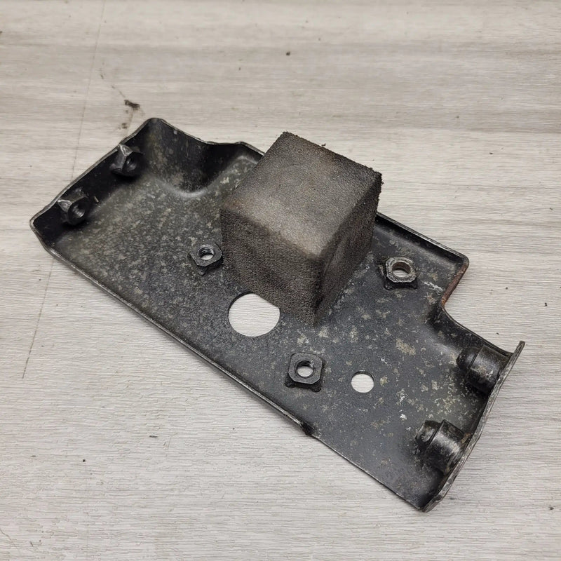 GSF250 Bandit (GJ74A) Seat release mounting plate – view 2